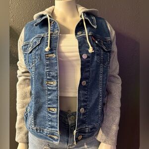 Levi’s trucker jacket